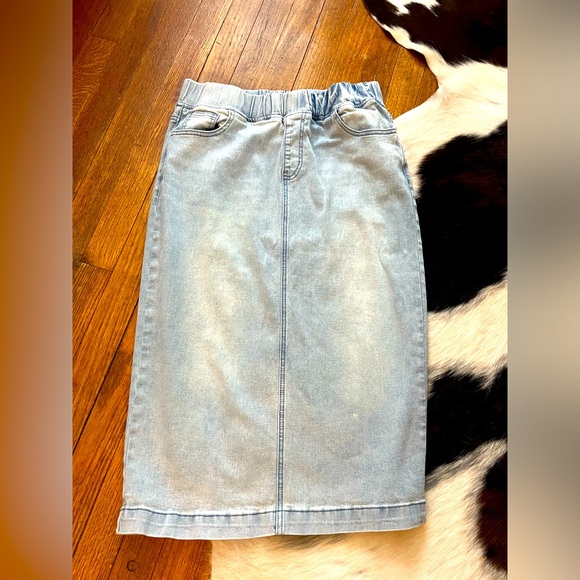 SOLD Nuggles denim skirt - Picture 1 of 1